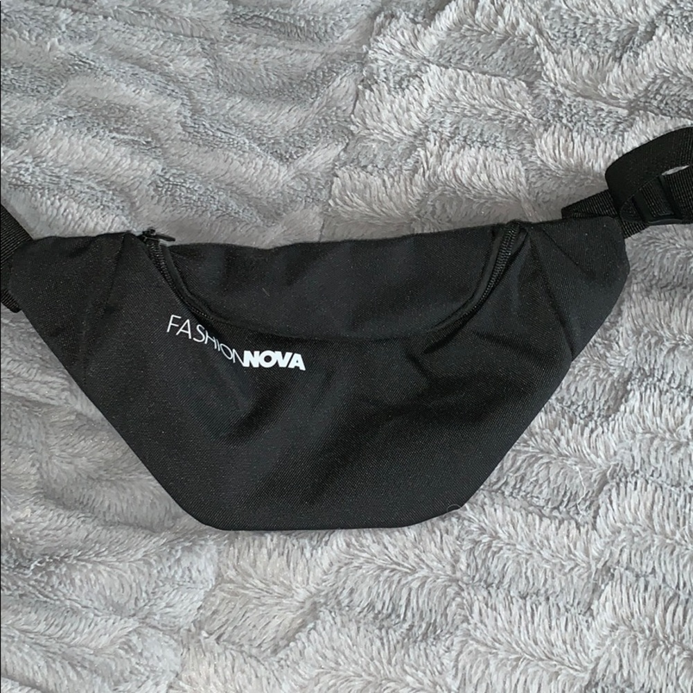 Fashion nova Fannypack